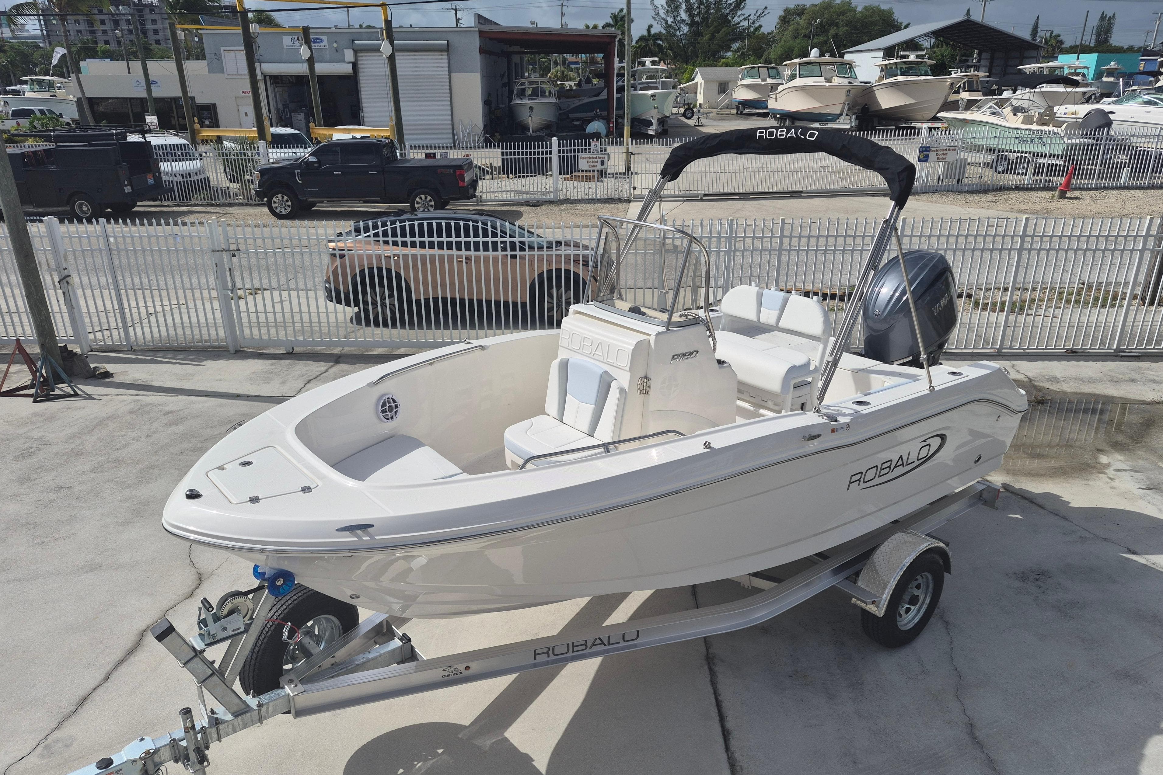2026 Robalo R180 Center Console