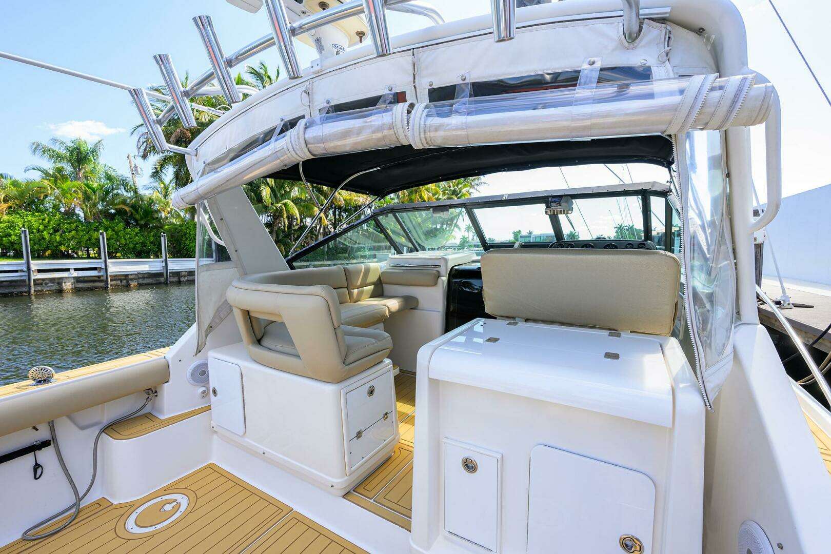 2002 Tiara Yachts 3100 LE - Image 18