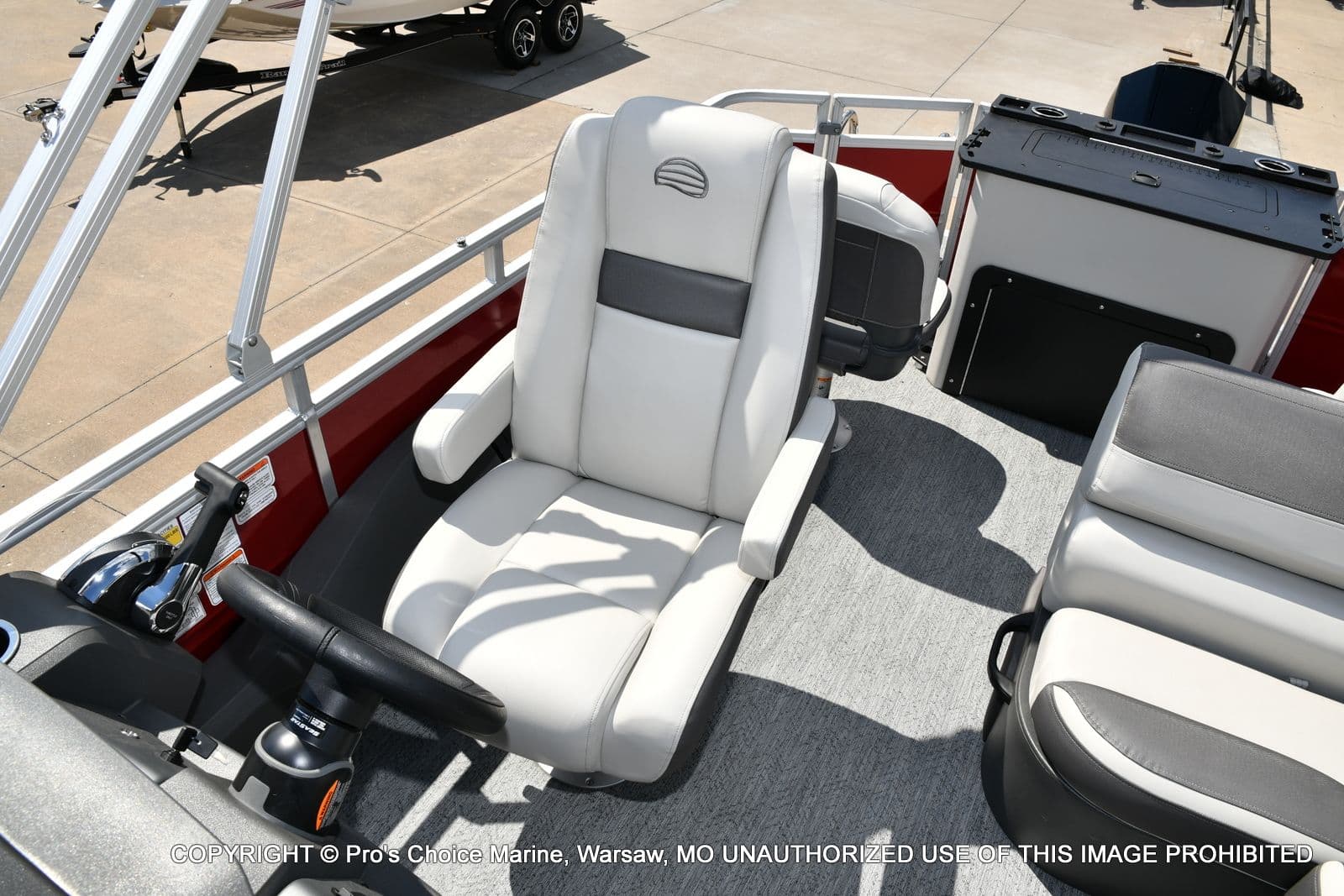 2026 Sun Tracker Fishin' Barge 22 XP3 Tri-Toon w/200HP - 49