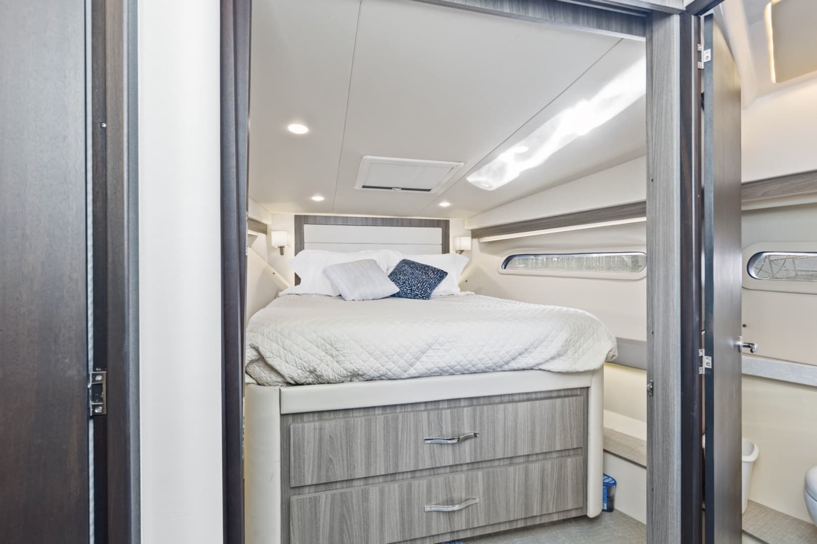 2020 Regal 38 XO - Image 38