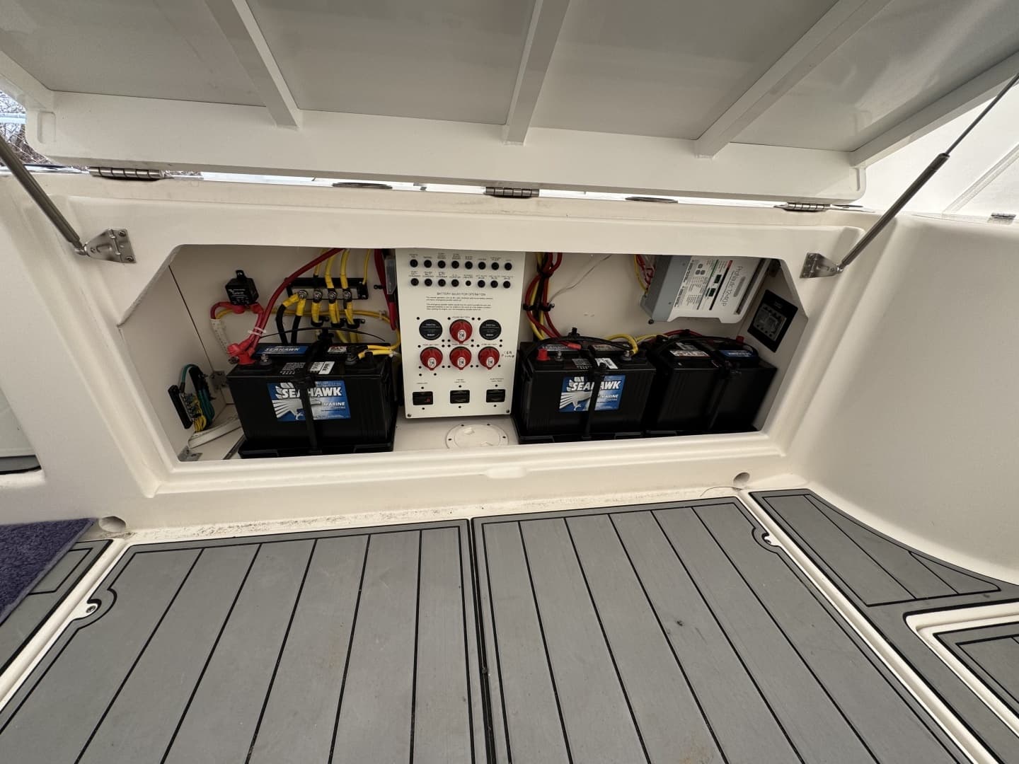 2018 Robalo 305 - Image 16