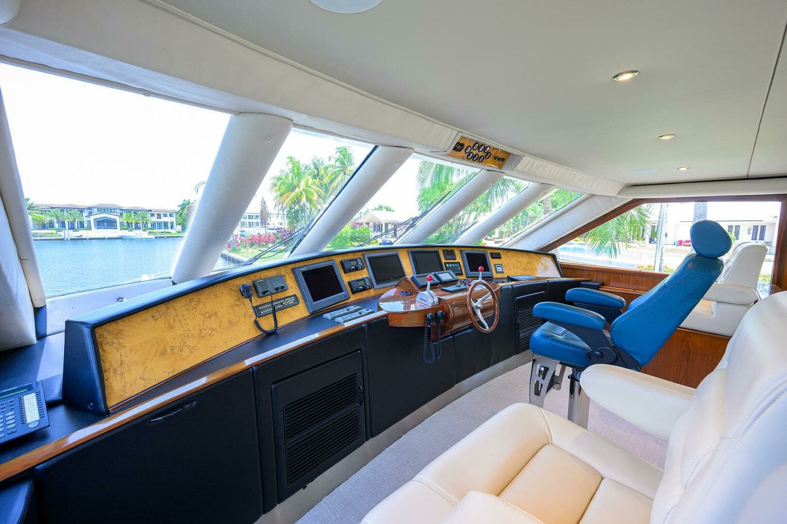 2004 Sea Force IX 82 Enclosed Bridge - Image 4