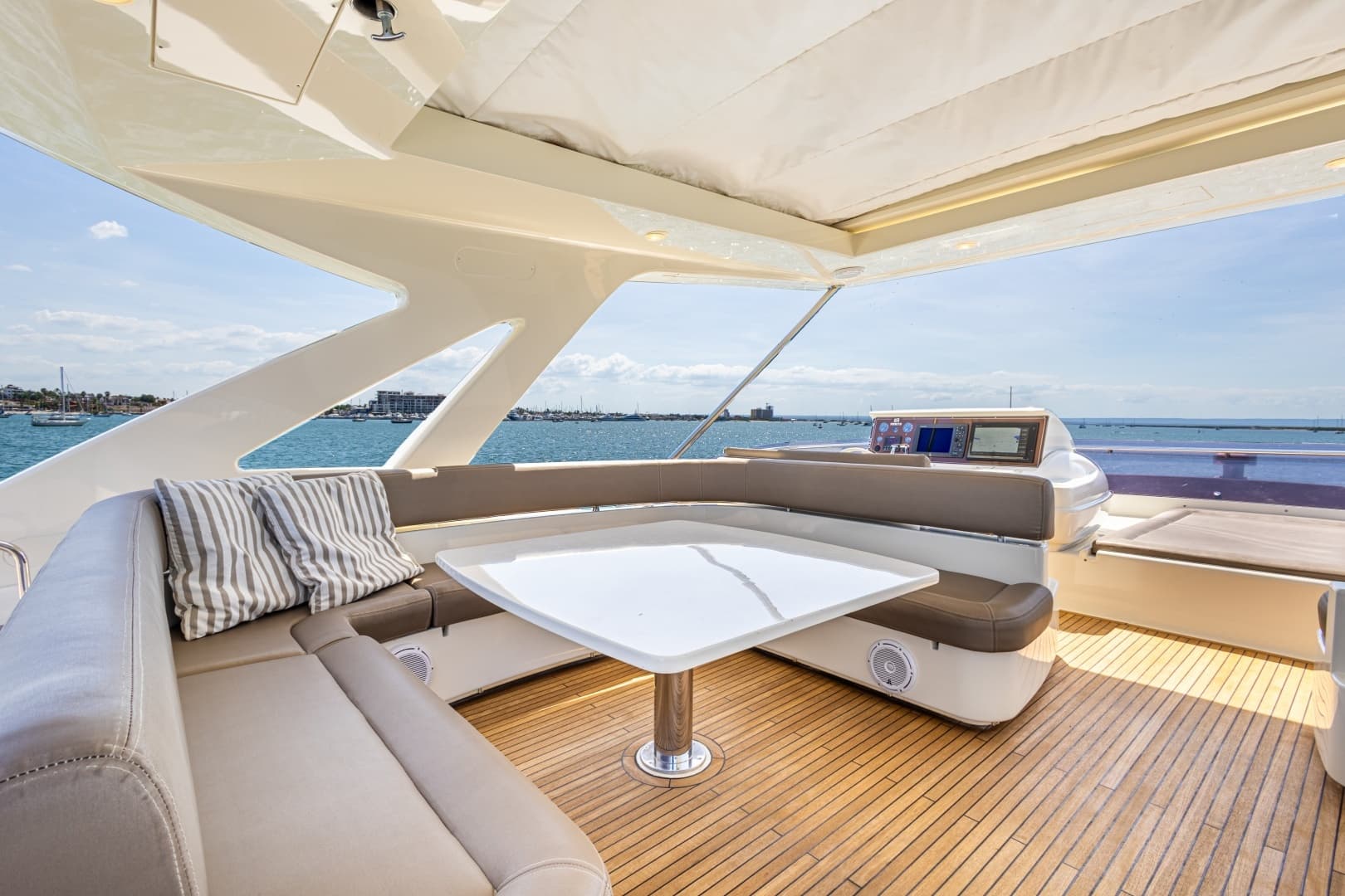 2013 Ferretti Yachts F800 - Image 11
