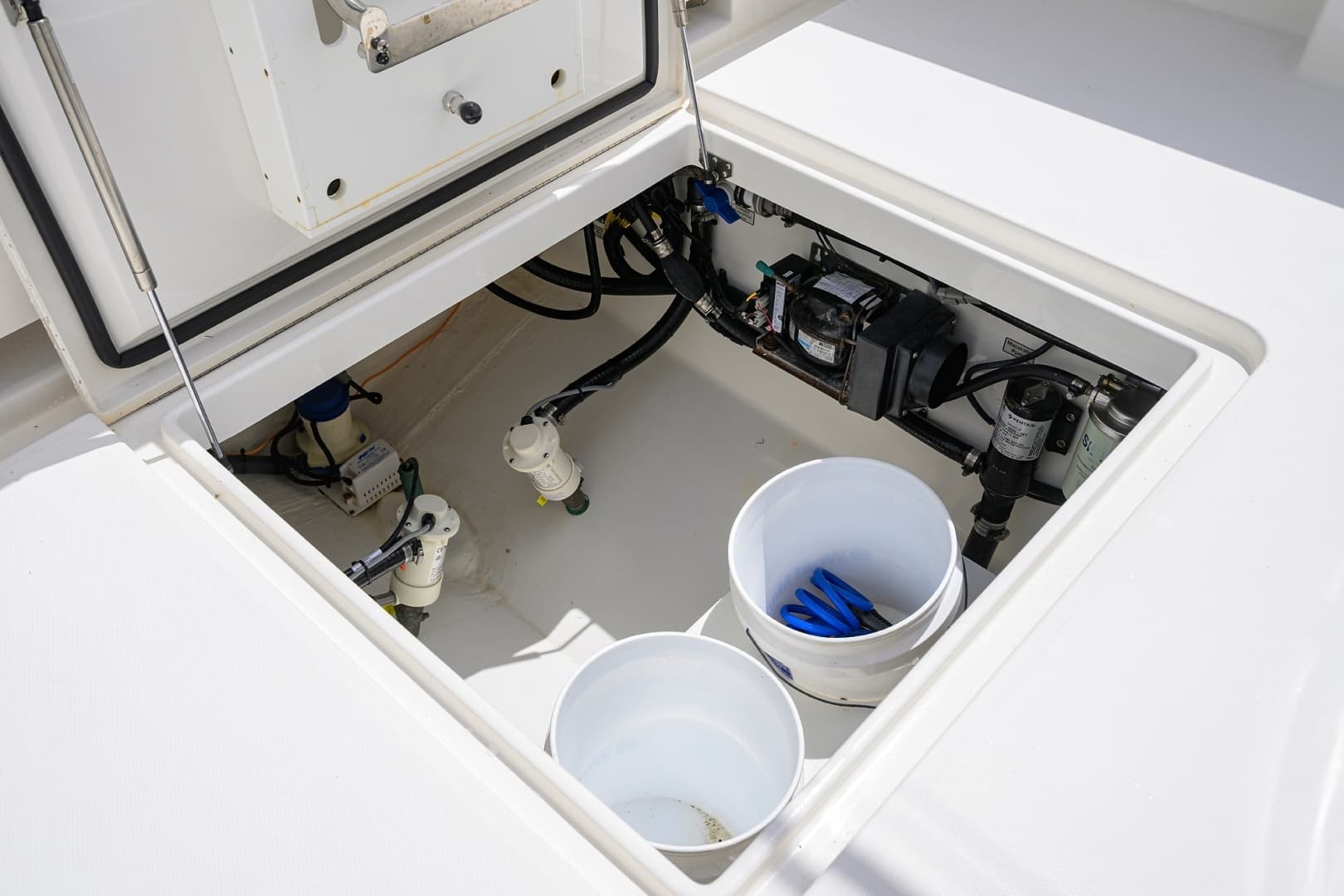 2019 Regulator Center Console - Image 47