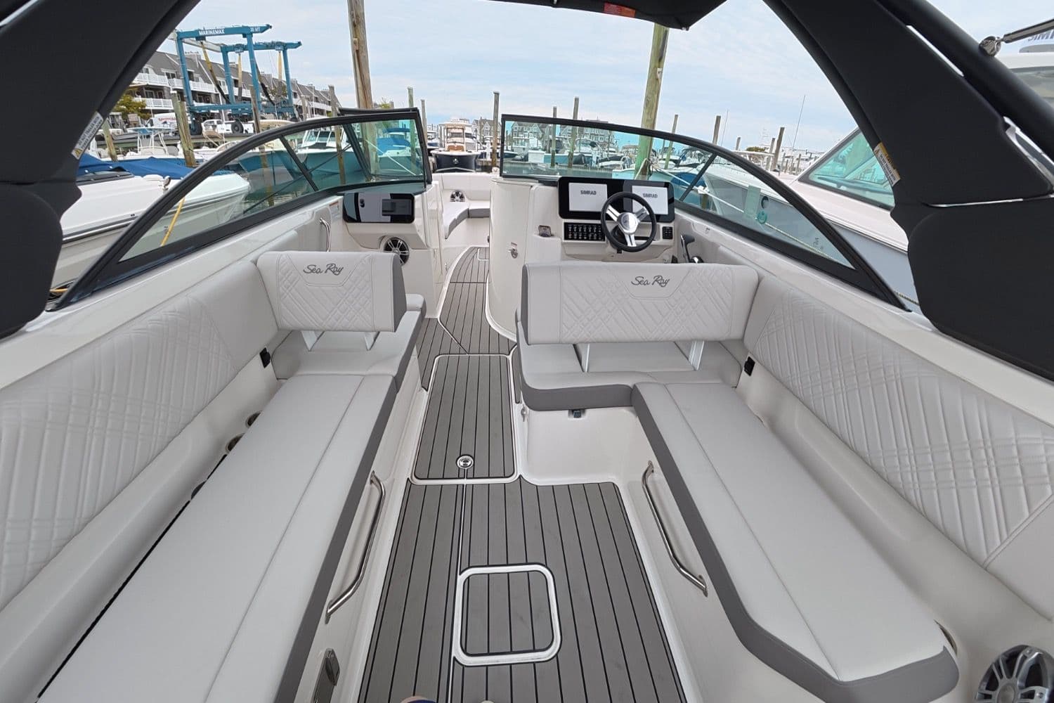 2026 Sea Ray SDX 270 Outboard - 10