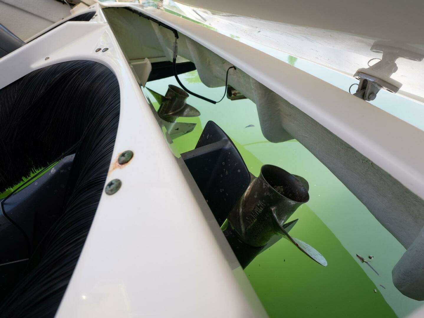 2014 Pursuit SC 365i - Image 32
