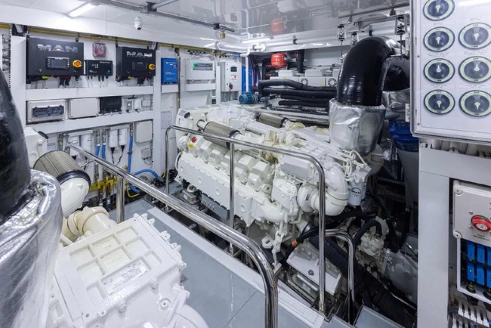 2027 Ocean Alexander 27R - Image 30