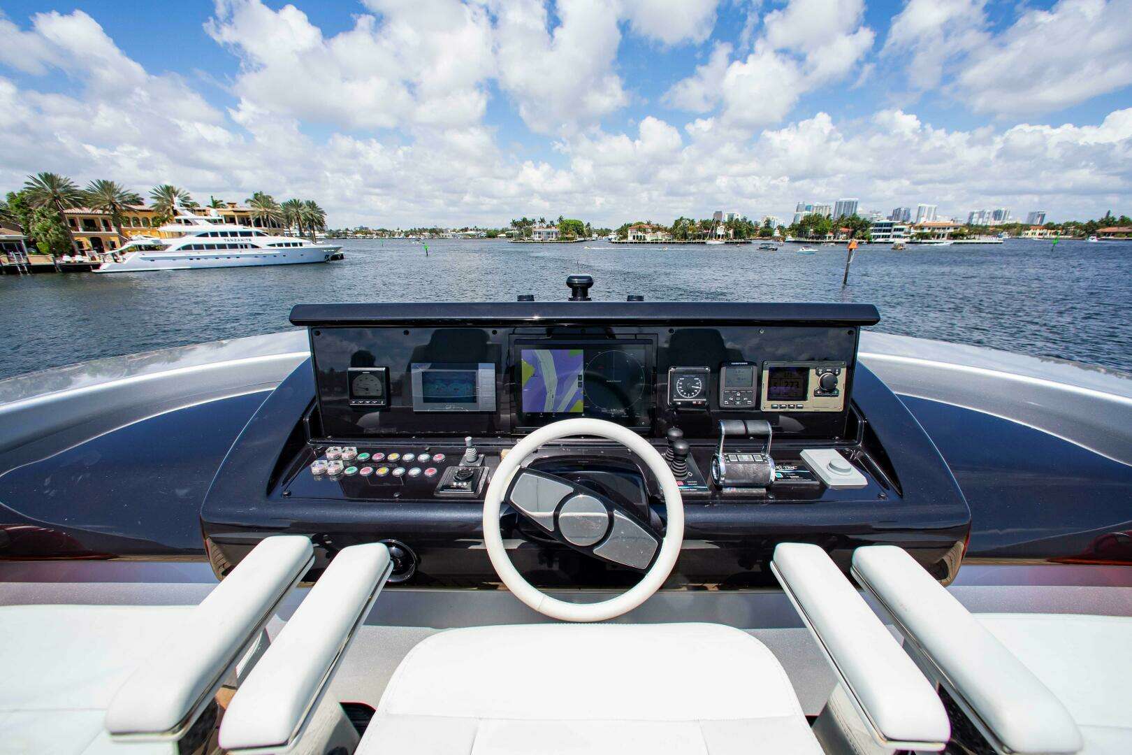 2014 Riva Mythos - Image 13