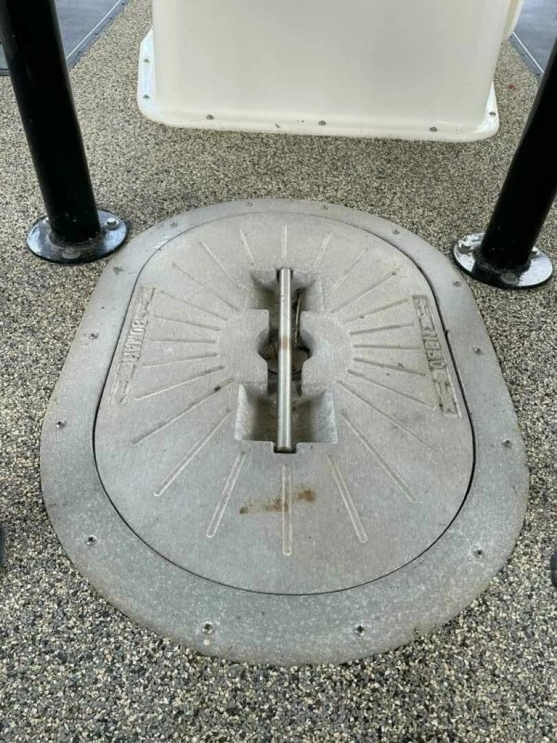 1997 Custom 31 Center Console - Image 23