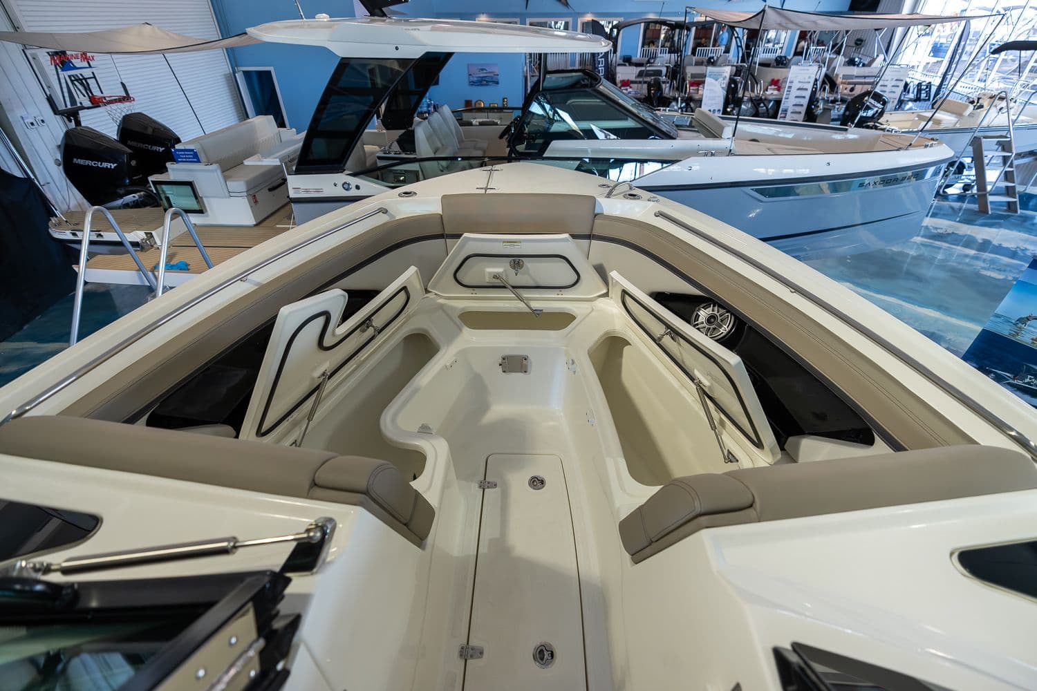 2026 Boston Whaler 330 Vantage - 18