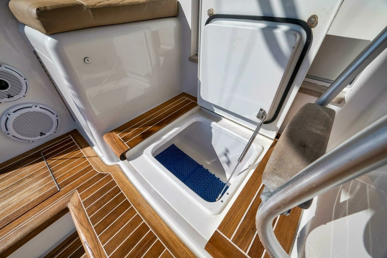 2011 Viking 76 Enclosed Bridge - Image 51