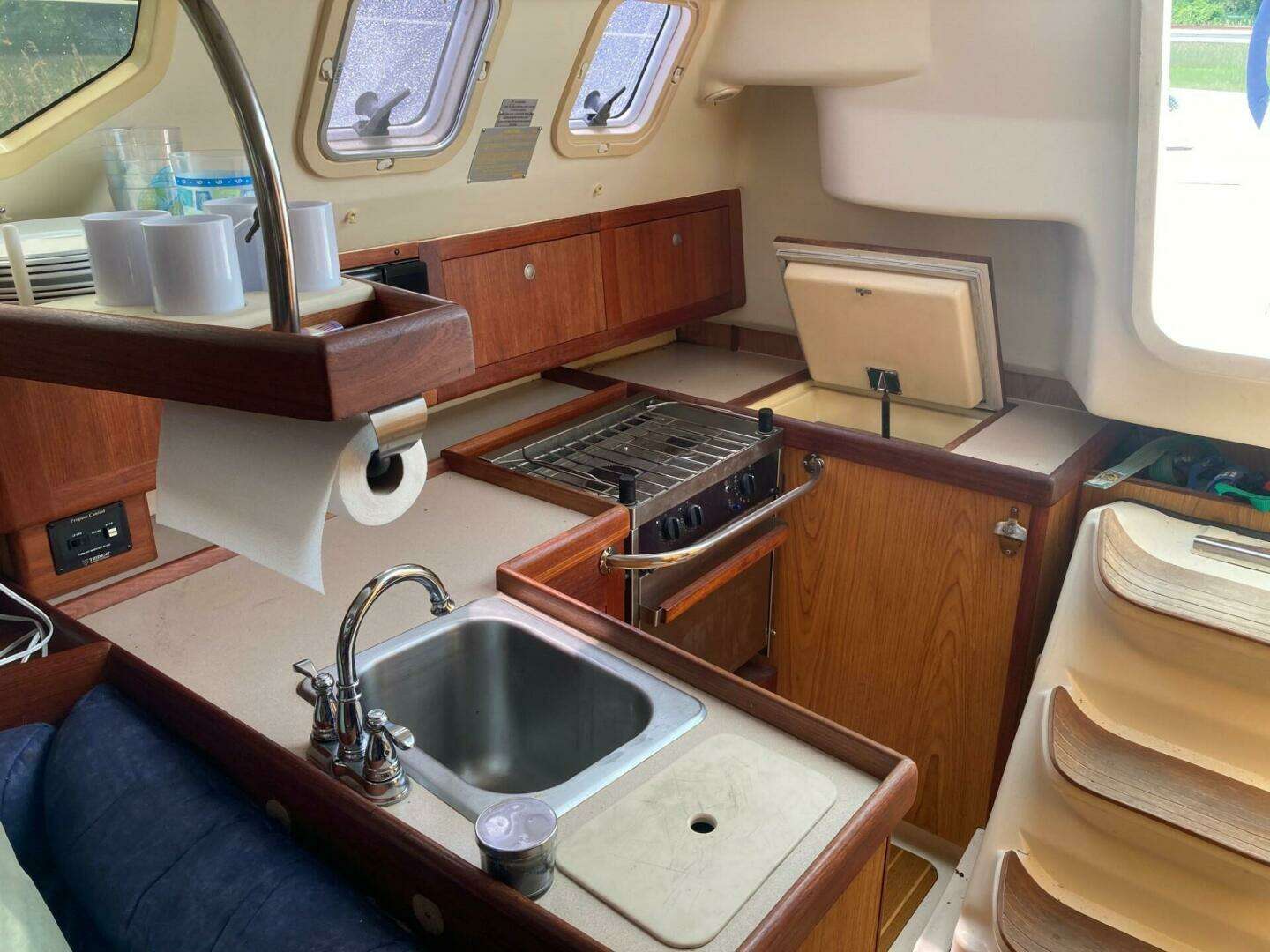 2000 Hunter 320 - Image 13