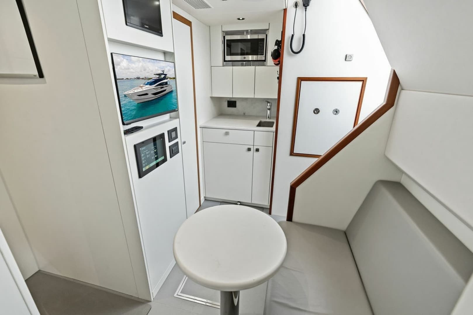 2026 Sunseeker 88 Yacht - Image 98