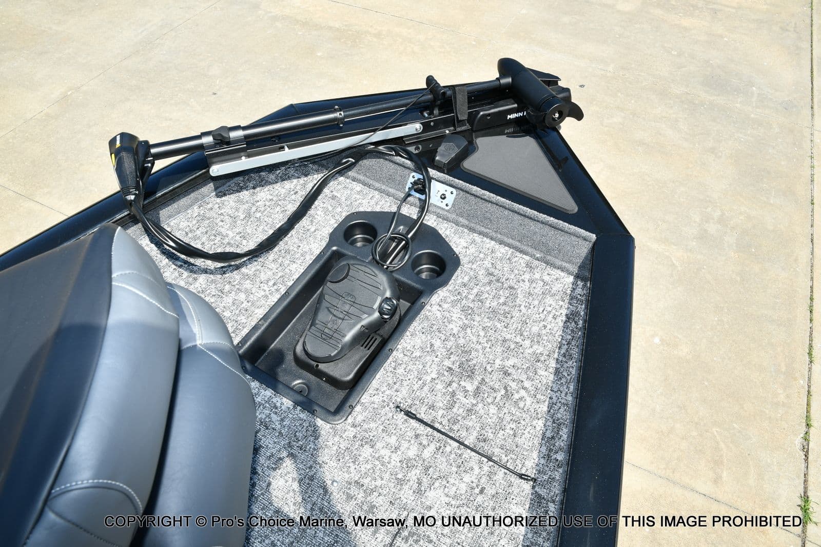 2026 Tracker Pro Team 175 w/Vinyl Floors - 10