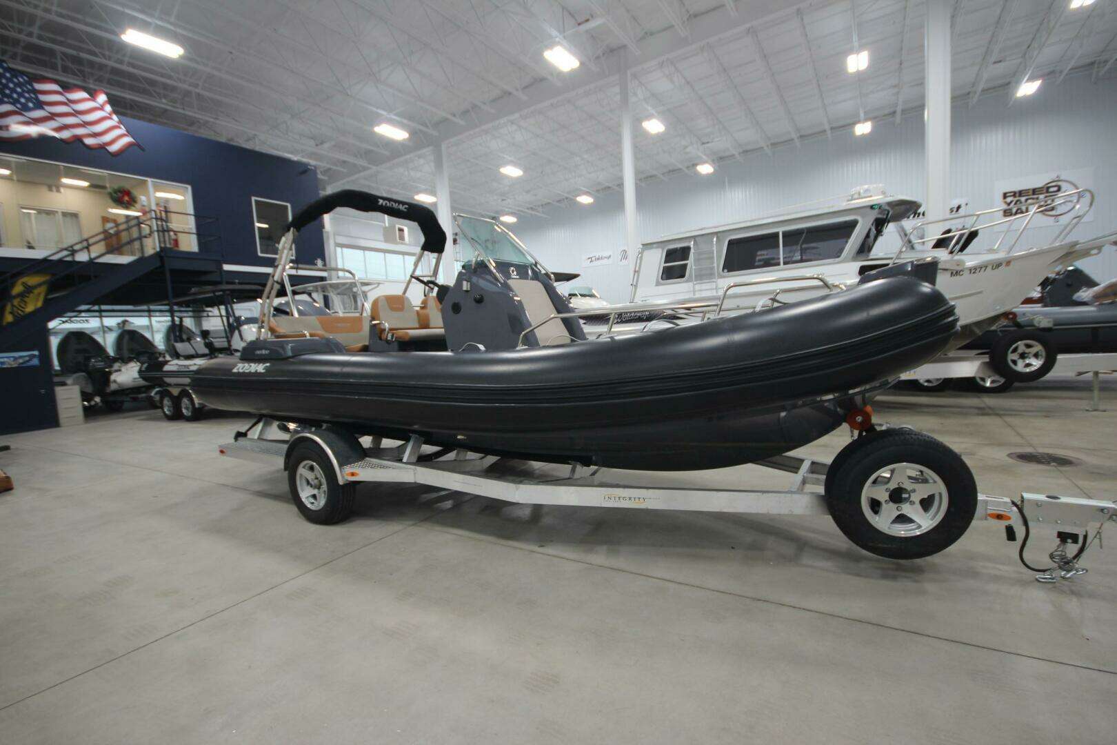 2024 Zodiac Medline 6.8 NEO - Image 2