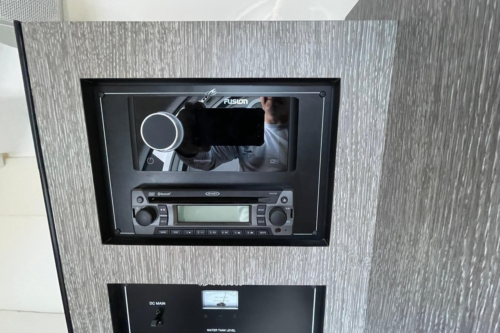 NEW FUSION STEREO HEAD UNIT & DVD PLAYER