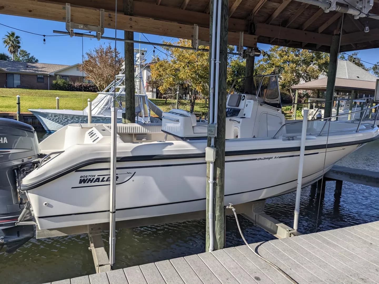 1998 Boston Whaler 23 Outrage - Image 8