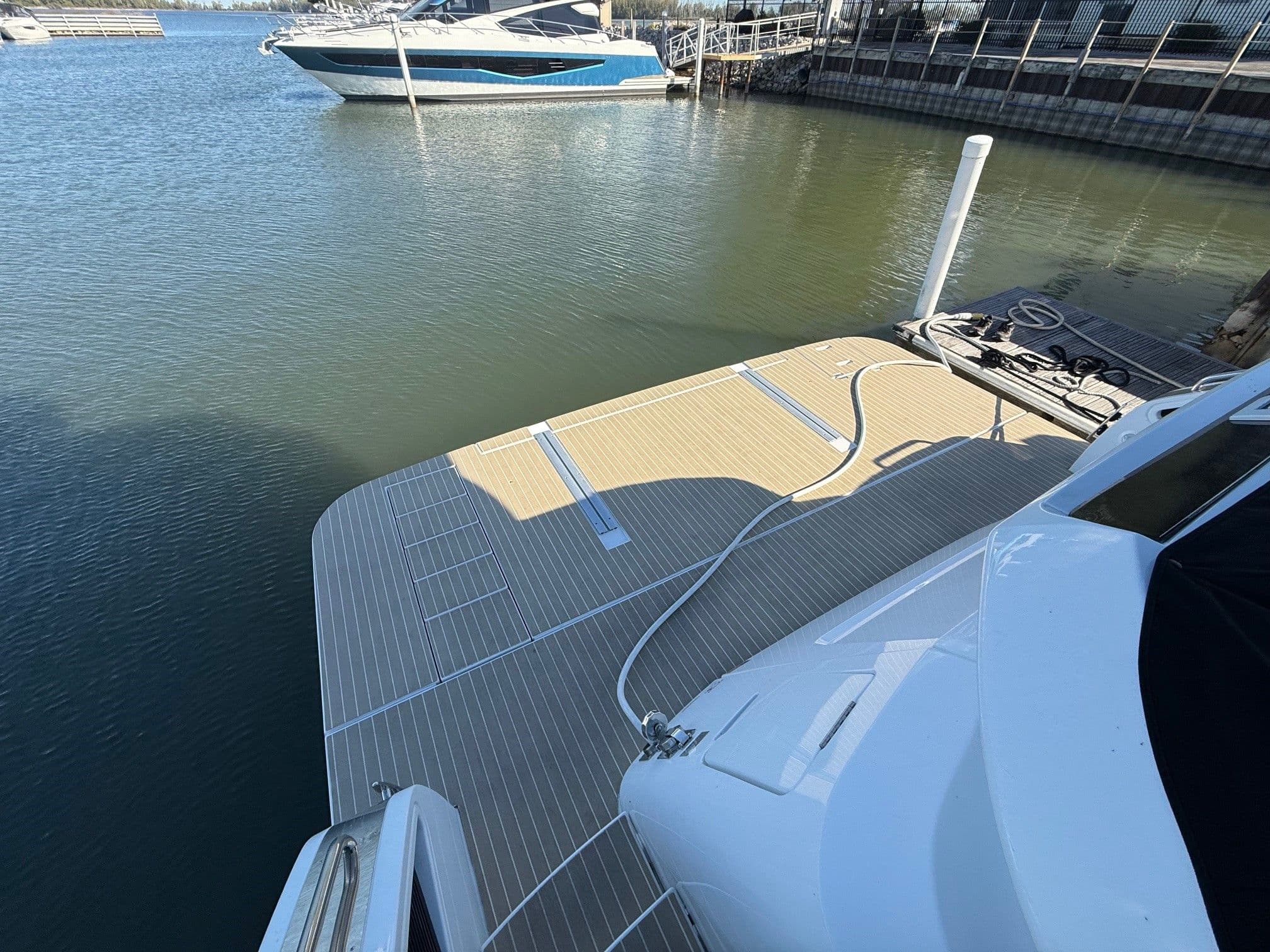 2026 Cruisers Yachts 57 Fly - 5