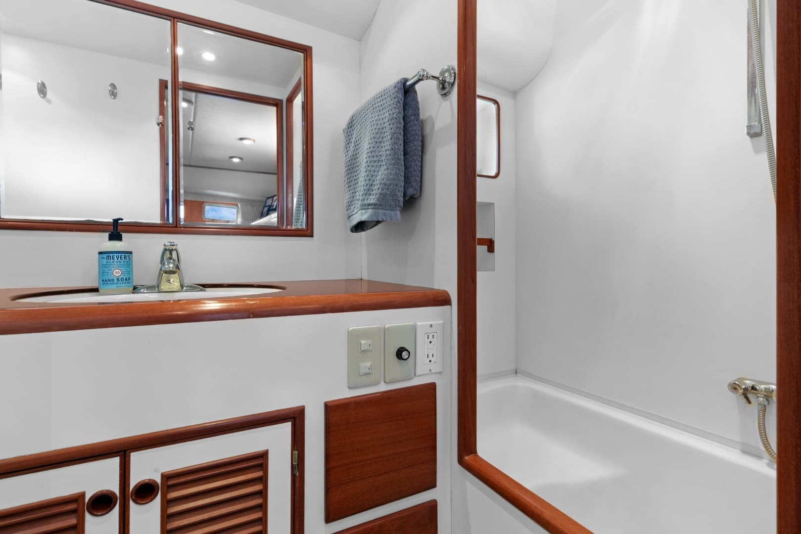 1999 Offshore Yachts 48 Pilothouse - Image 30