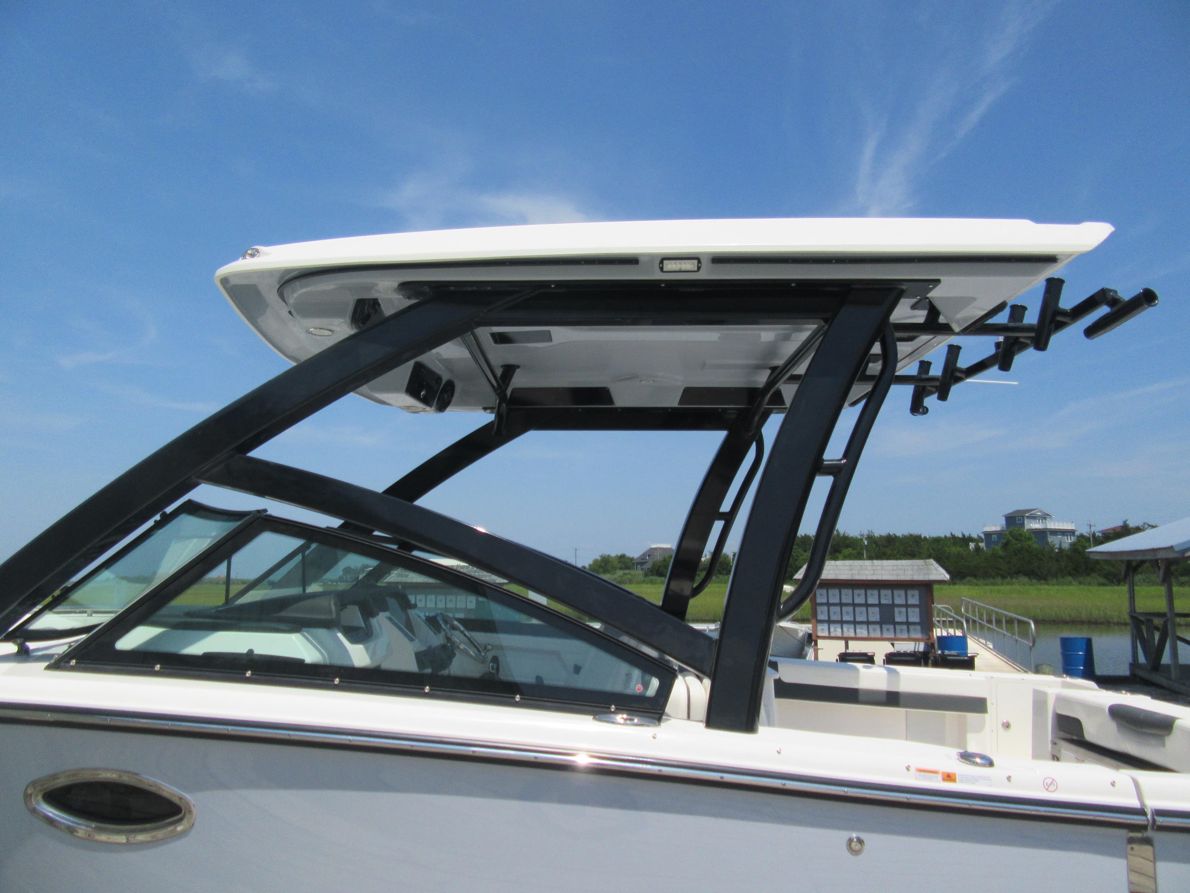 2025 Robalo R257 Dual Console boat with sleek design and sturdy T-top.