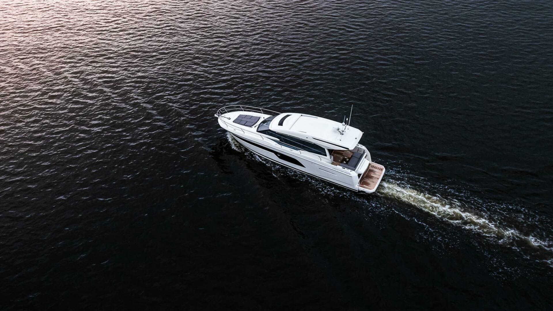 2023 Prestige 520 S - Image 3
