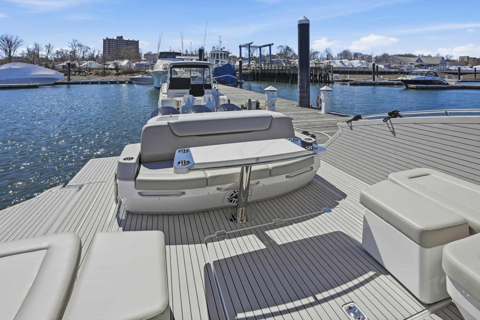 2026 Cruisers Yachts 50GLS OB - Image 14