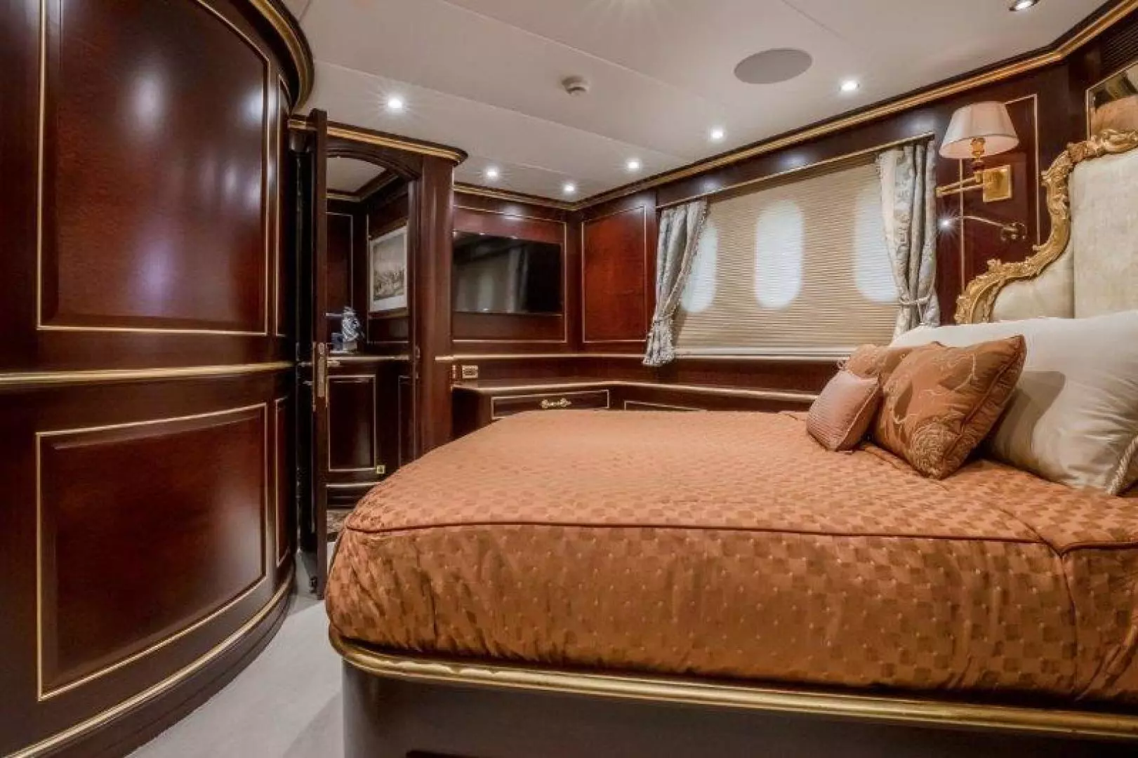 2009 Horizon Premier Tri-Deck - Image 29