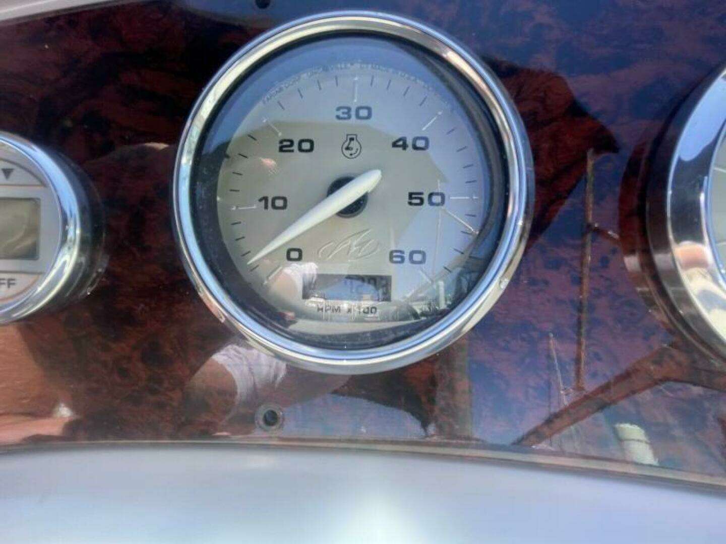 2005 Monterey 322 Cruiser - Image 17