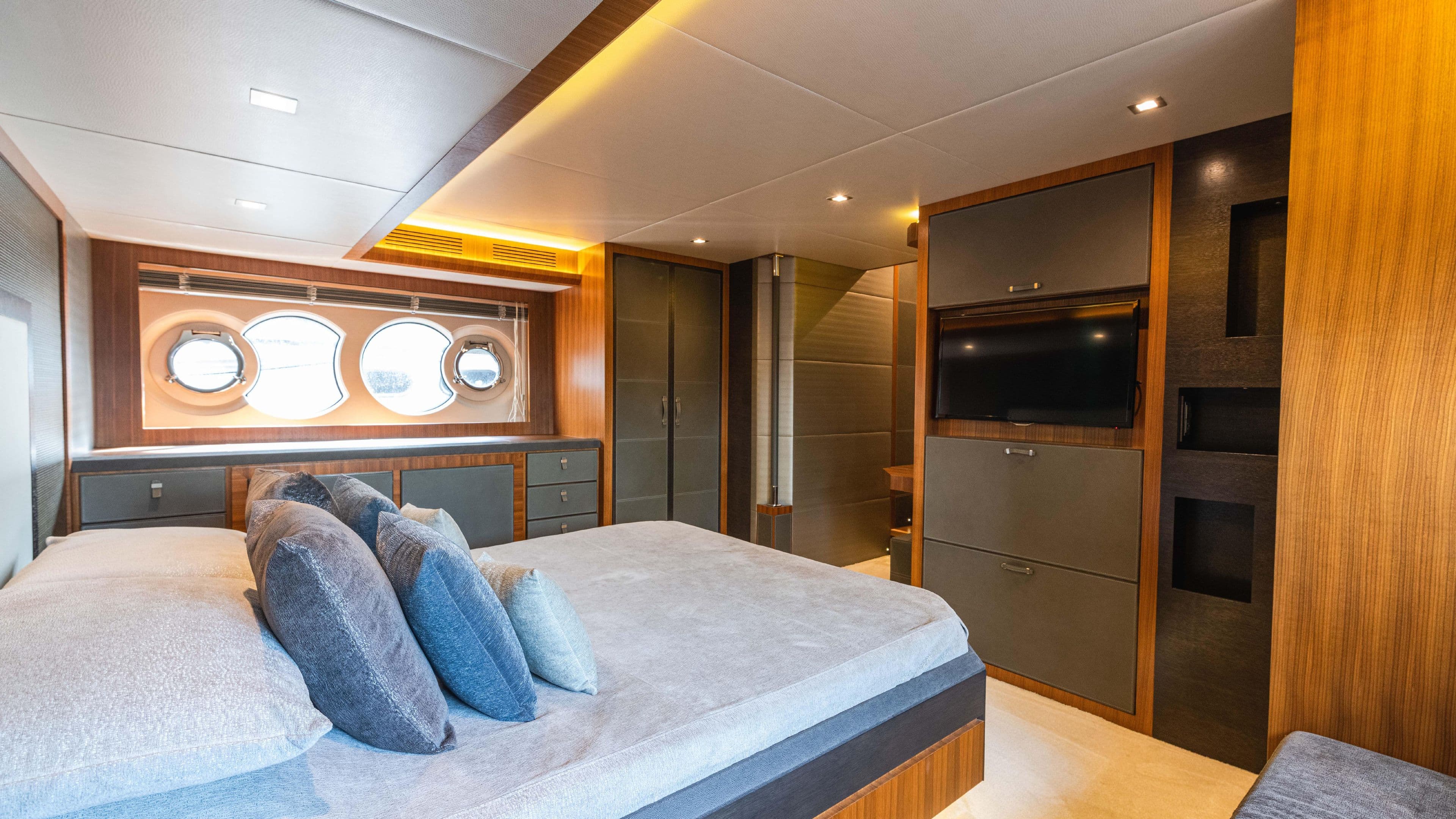 2016 Monte Carlo Yachts MCY 65 - 59