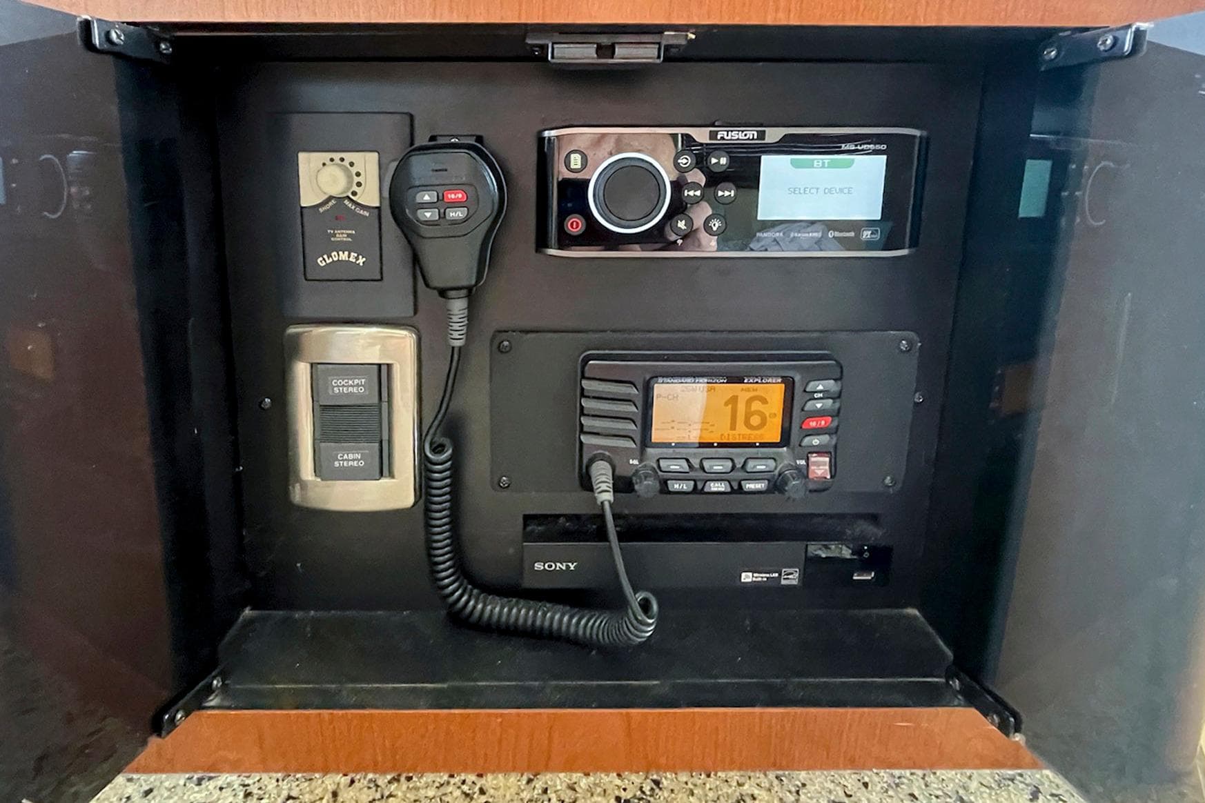 2007 Sea Ray 44 Sedan Bridge audio and communication system with radio and stereo controls.