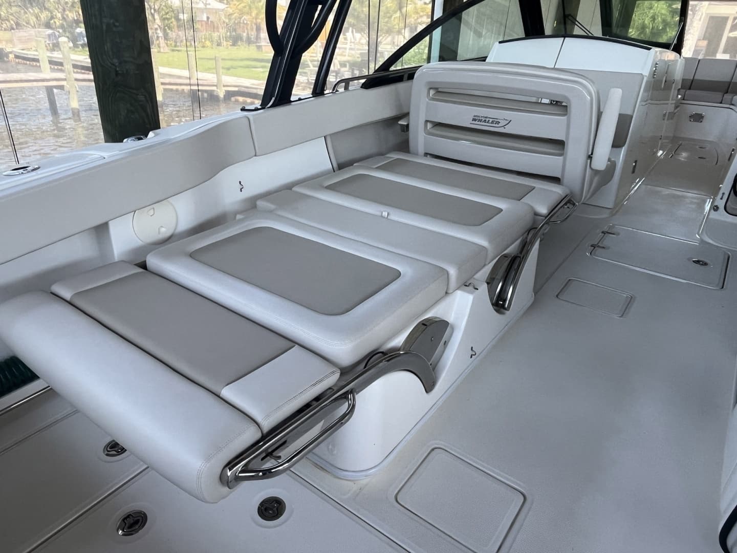 2022 Boston Whaler 320 Vantage - Image 22