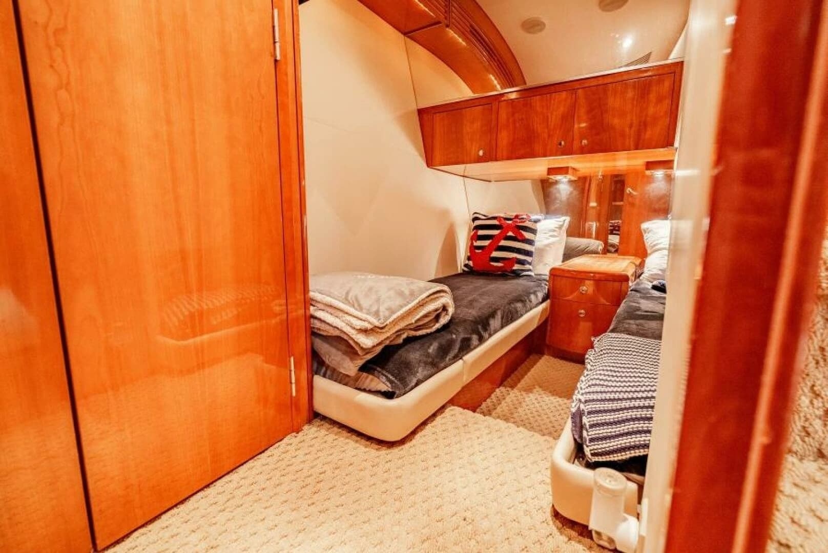 2004 Hatteras 54 Convertible - Image 26