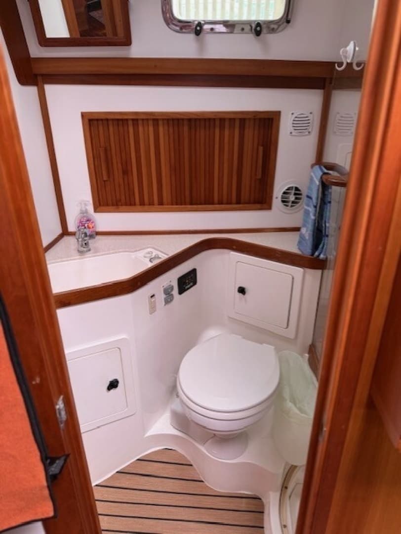 2005 Sabre 42 Express - Image 24