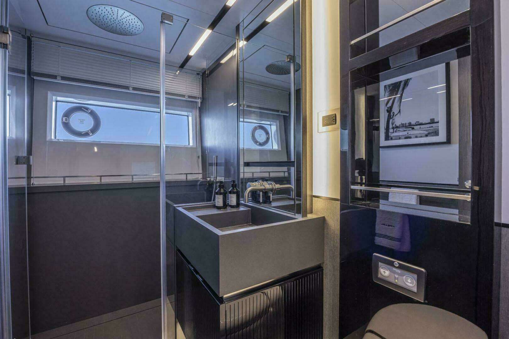 2026 Pearl 82 - Image 33