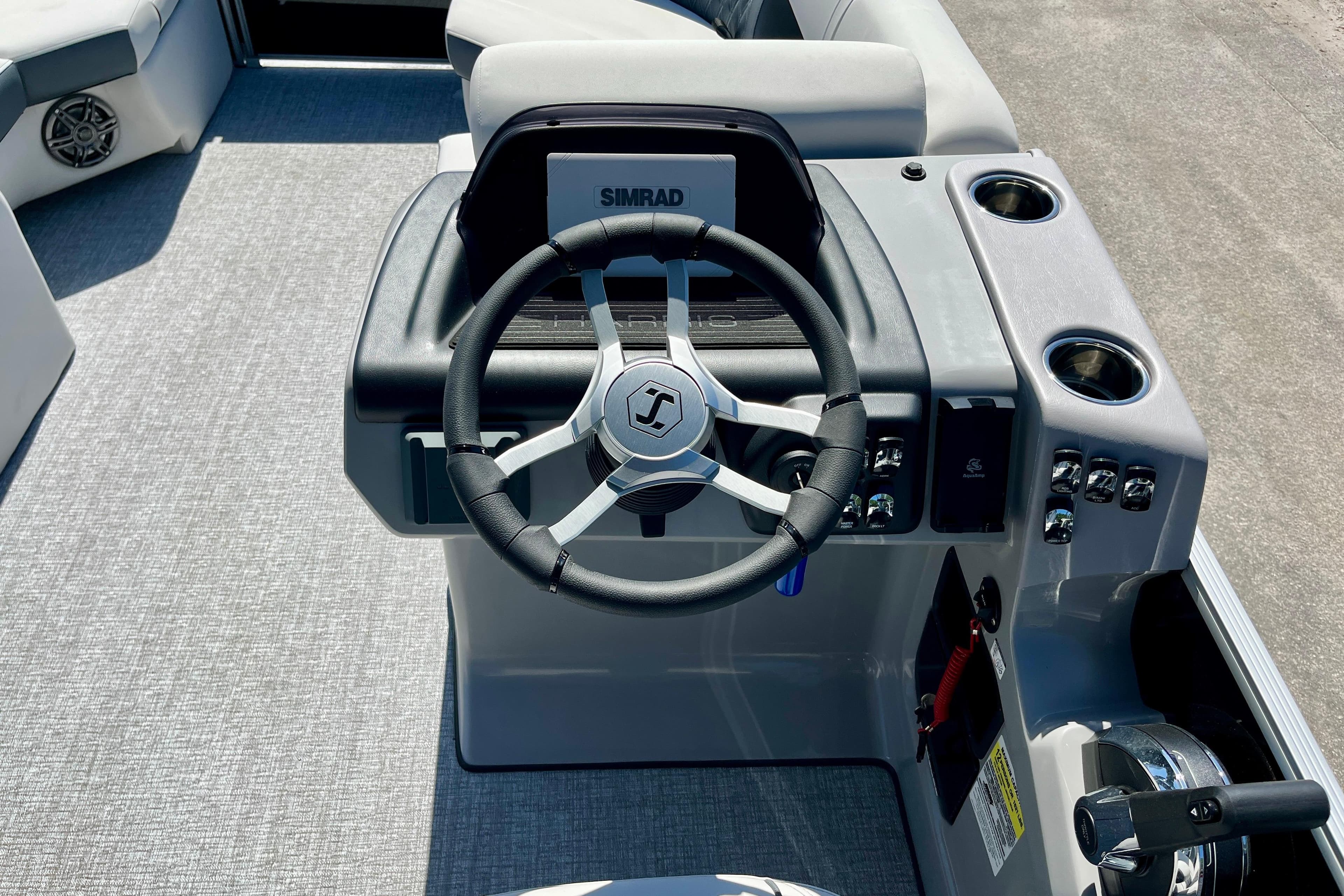 Steering wheel and console of Harris Sunliner 210, 2025 model.