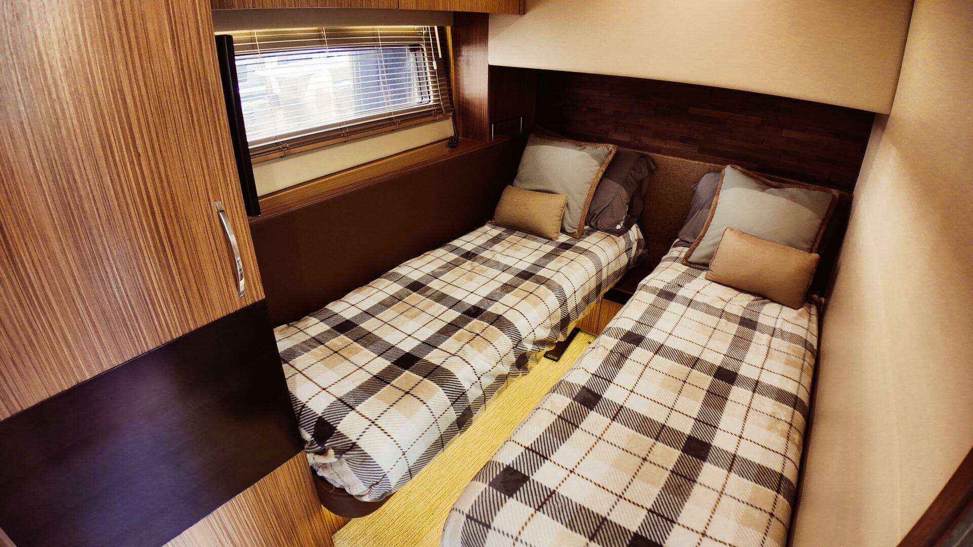 2016 Sea Ray L590 Fly - Image 16