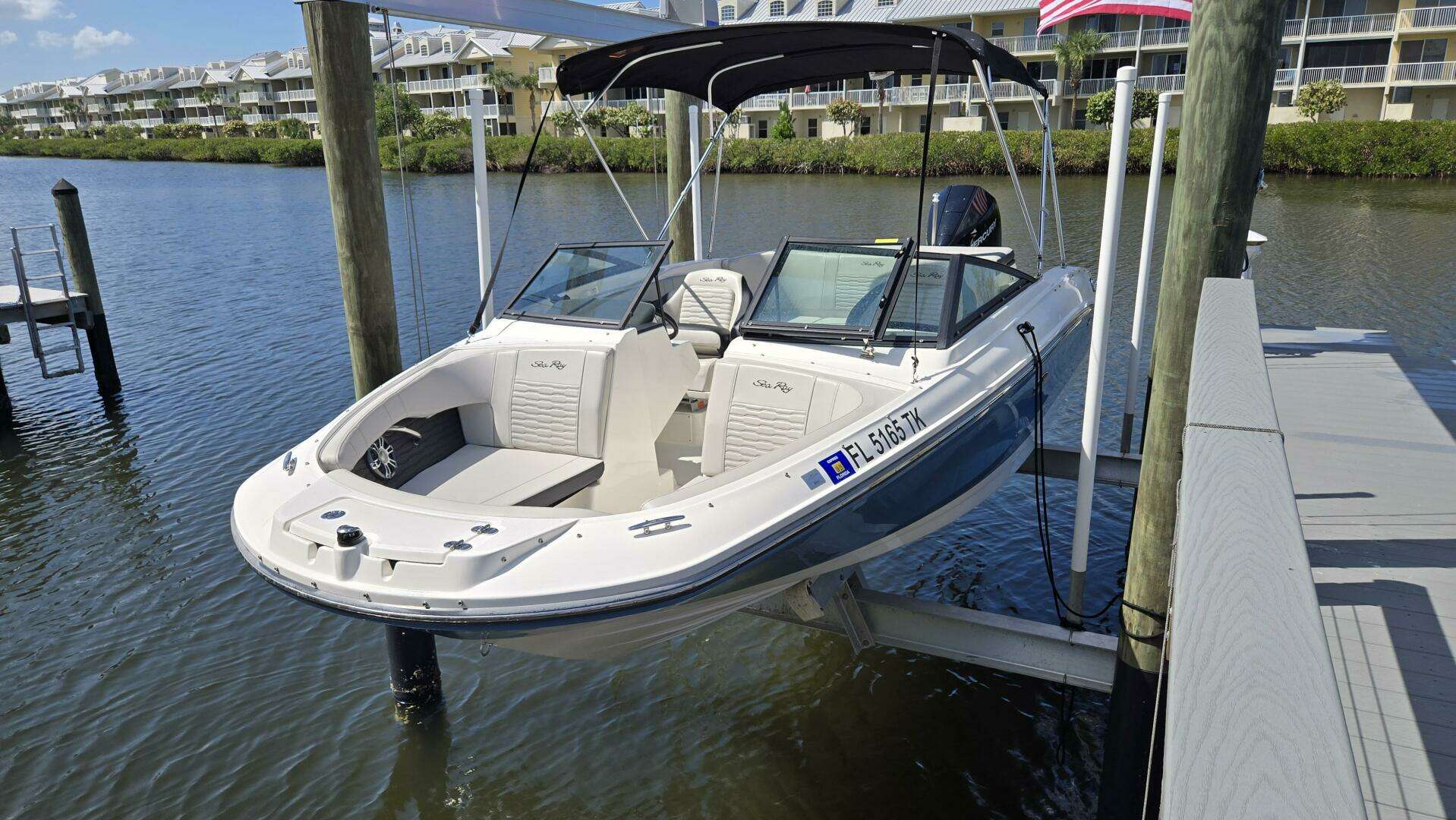 2023 Sea Ray SPX 210 OB - Image 3