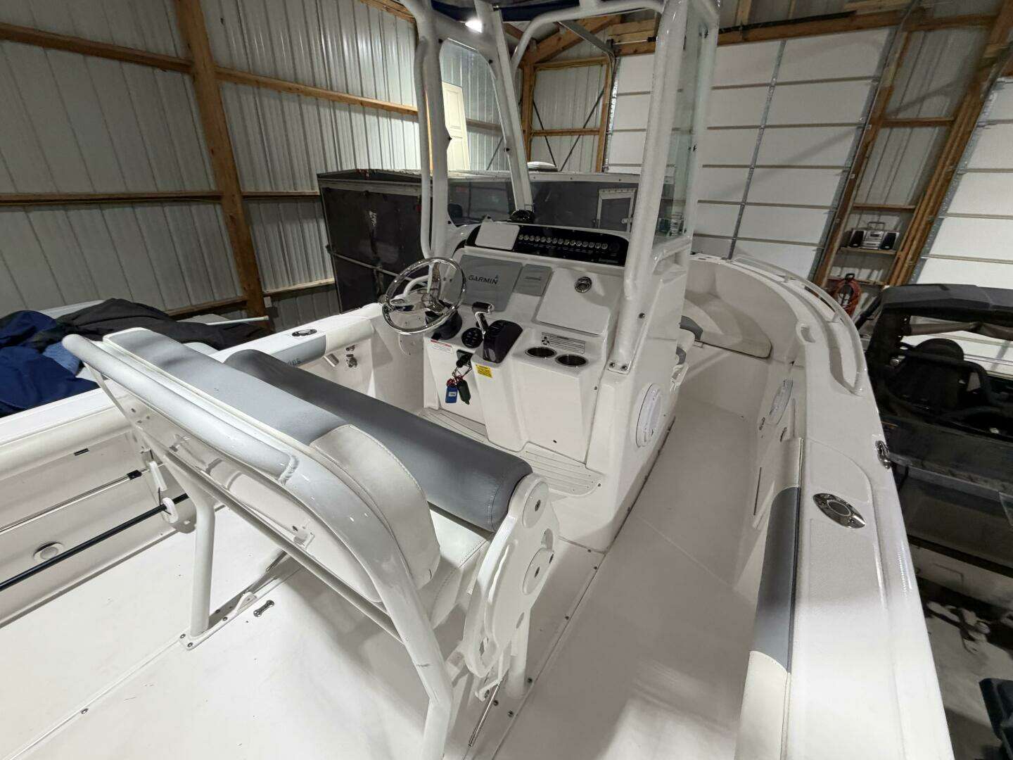 2016 Everglades 230 Center Console - Image 21