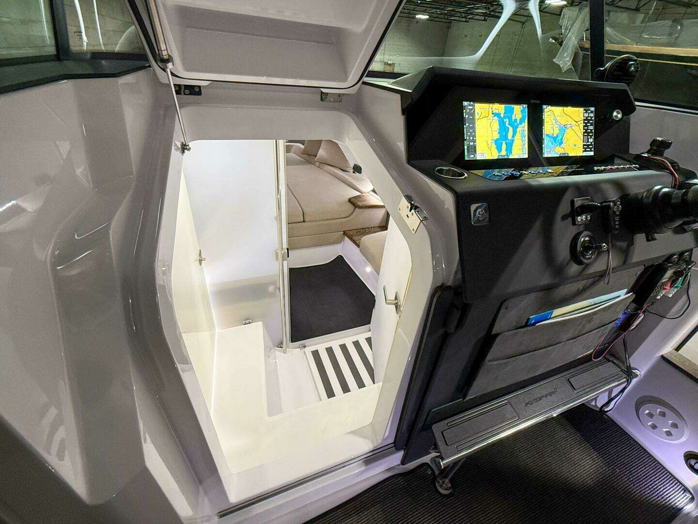 2020 Axopar 37 XC - Image 24