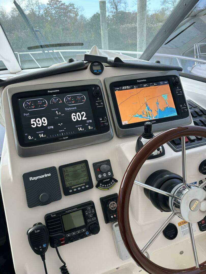 2006 Tiara Yachts 4300 Sovran - Image 19