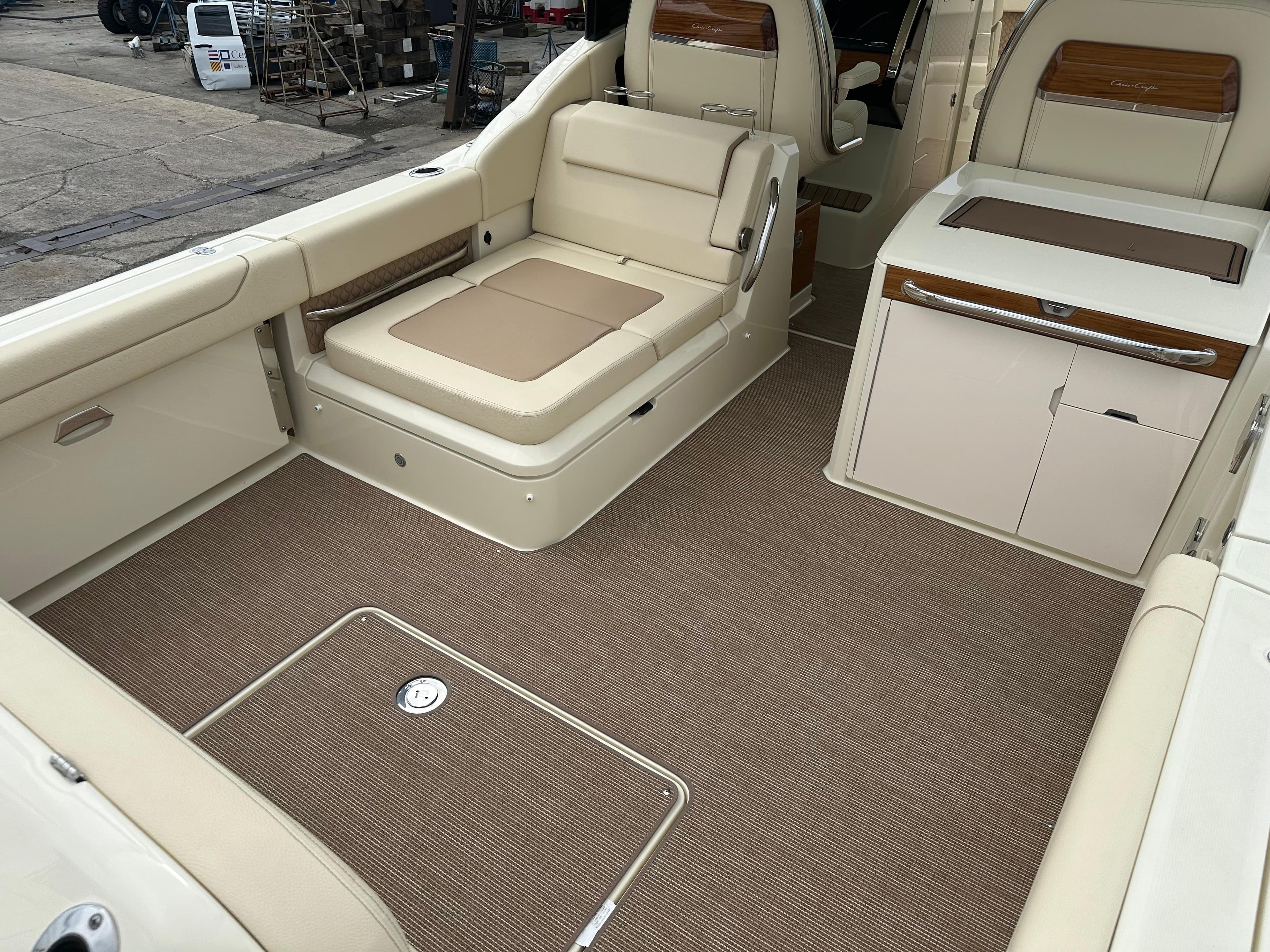 2025 Chris-Craft Calypso 32 - 35