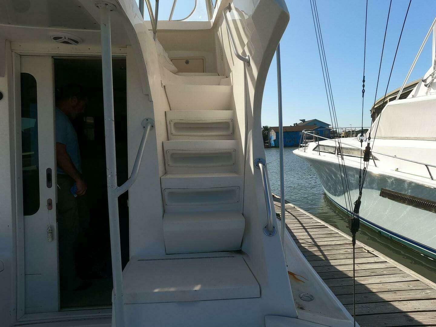 2002 Luhrs 34 Convertible - Image 5