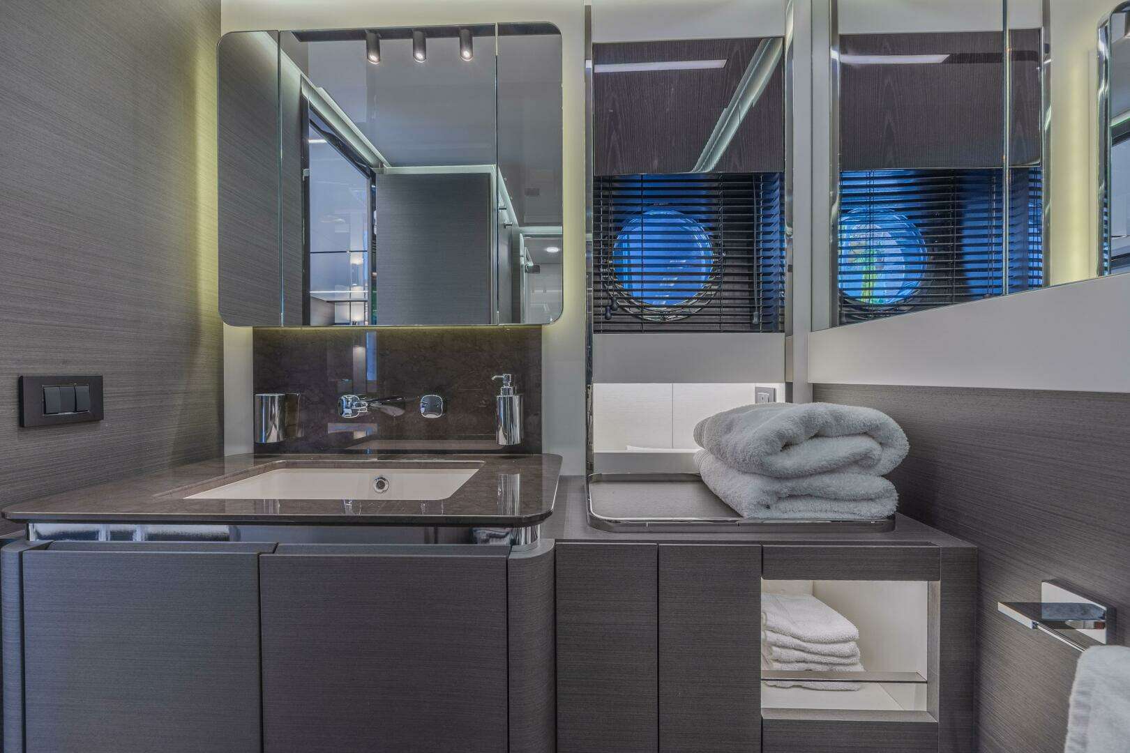 2023 Azimut S8 - Image 52