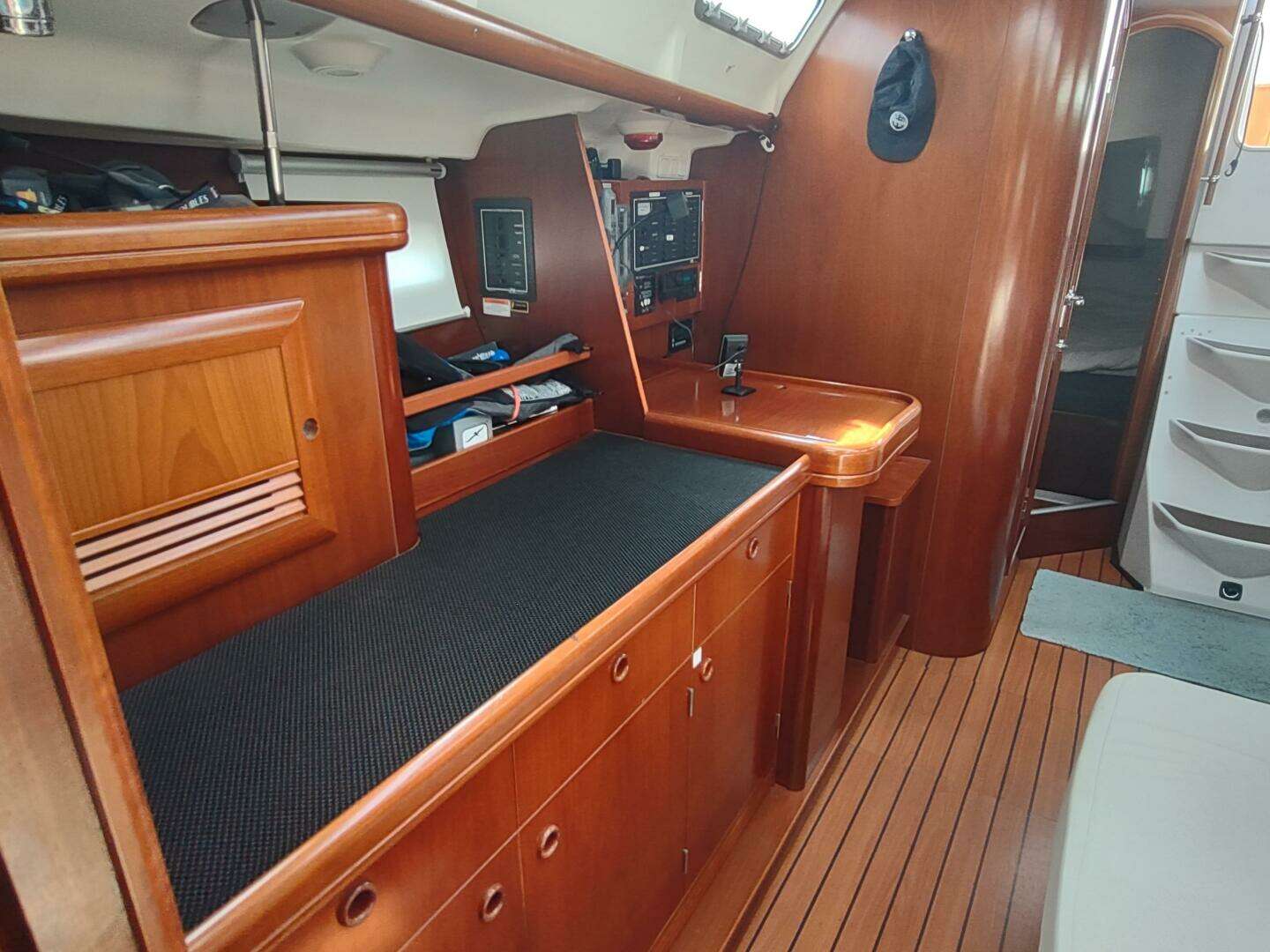 2004 Beneteau 393 - Image 25