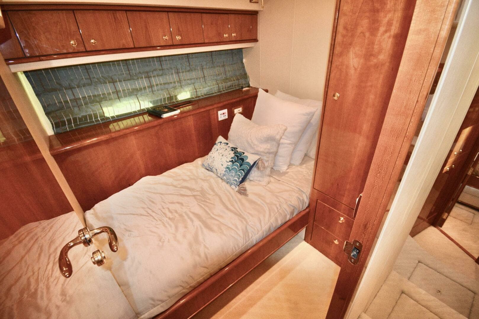 2010 Neptunus MY Flybridge - Image 18