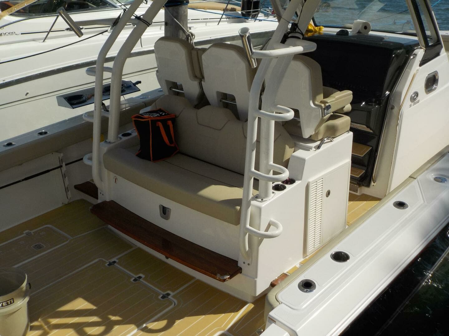 2019 Pursuit S 368 - Image 5