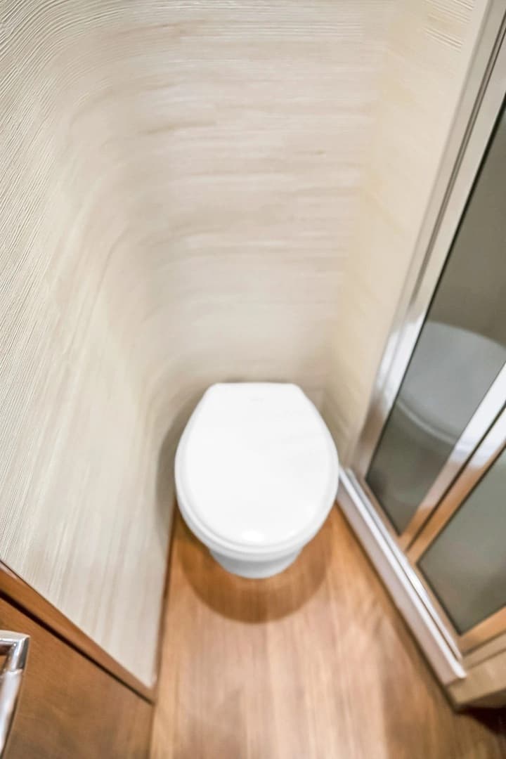 2021 Viking 48 Convertible - Image 30