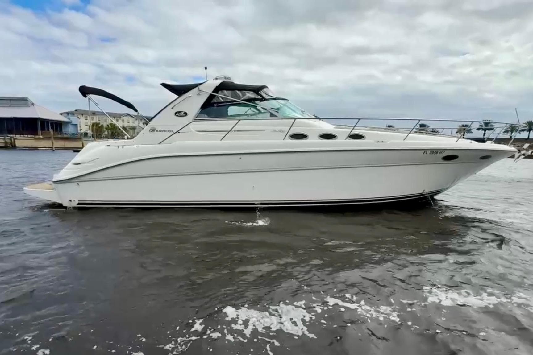 1995 Sea Ray Sundancer 370 yacht on water, showcasing sleek design and spacious deck.