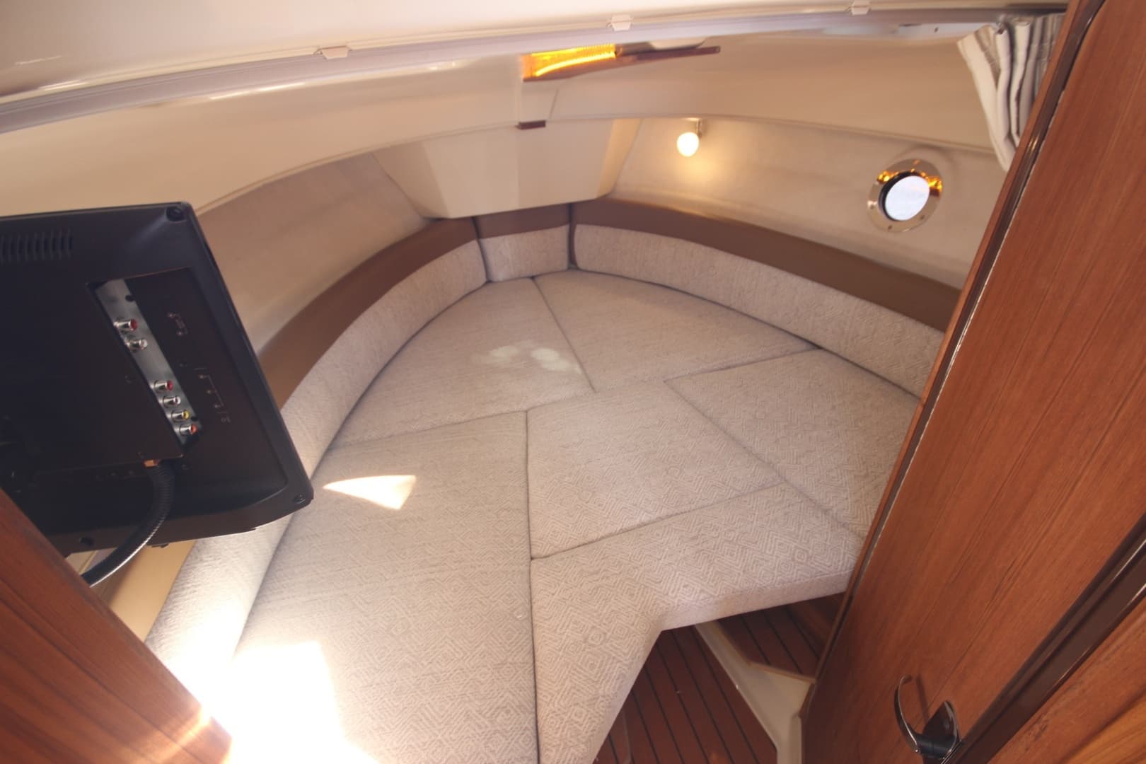 2027 Ranger Tugs R-25 Luxury Edition - Image 31
