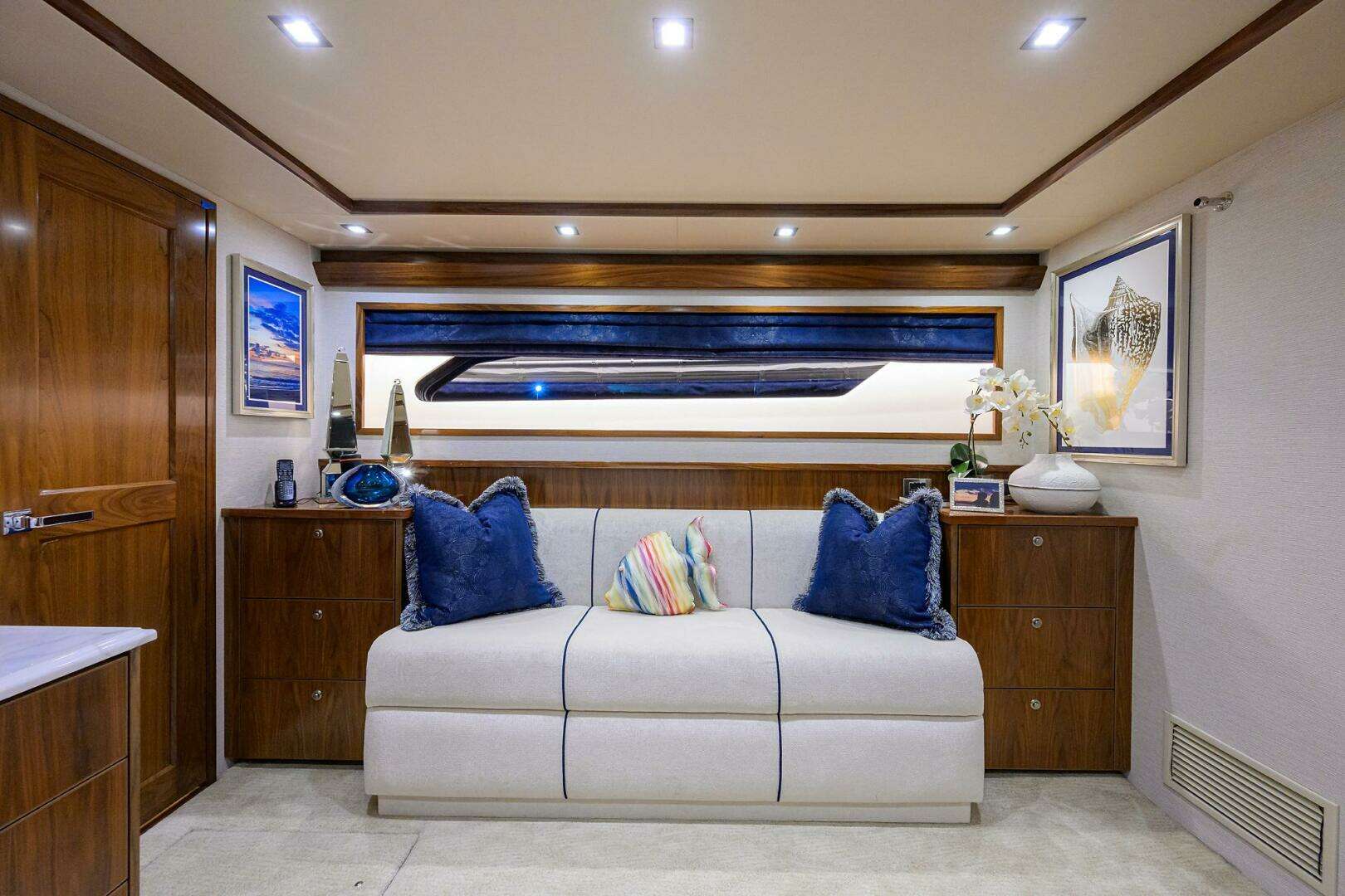 2020 Viking 92 Enclosed Bridge - Image 13